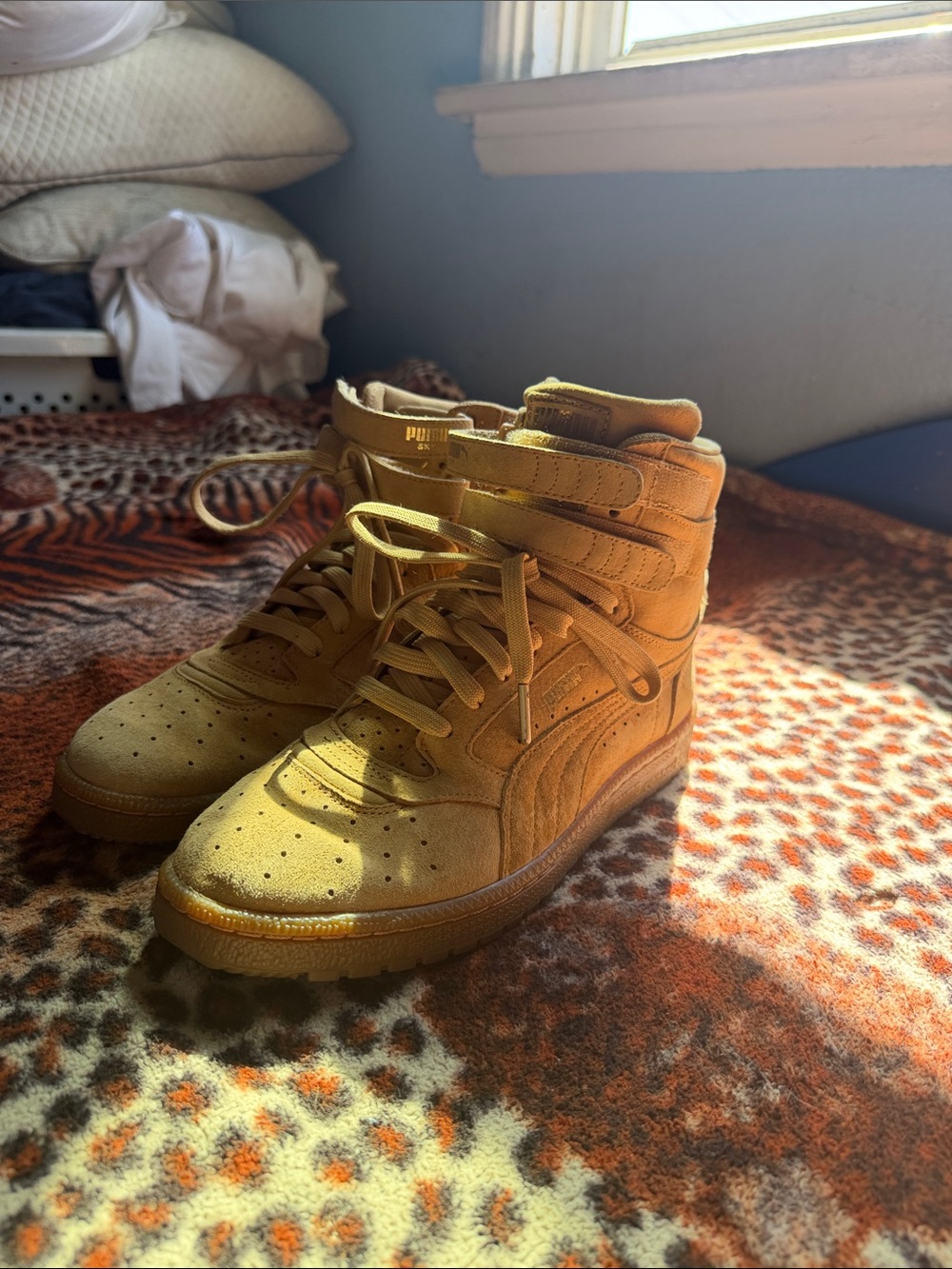 Puma Women's8.5 Suede High-Top Lace-Up Boots tan /mustard stylez